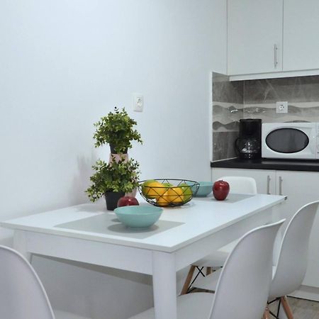 A Spacious Minimal Apatment At Chalandri Афины Экстерьер фото